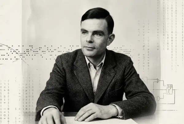 Retrato em preto e branco de Alan Turing, com códigos e diagramas ao fundo.